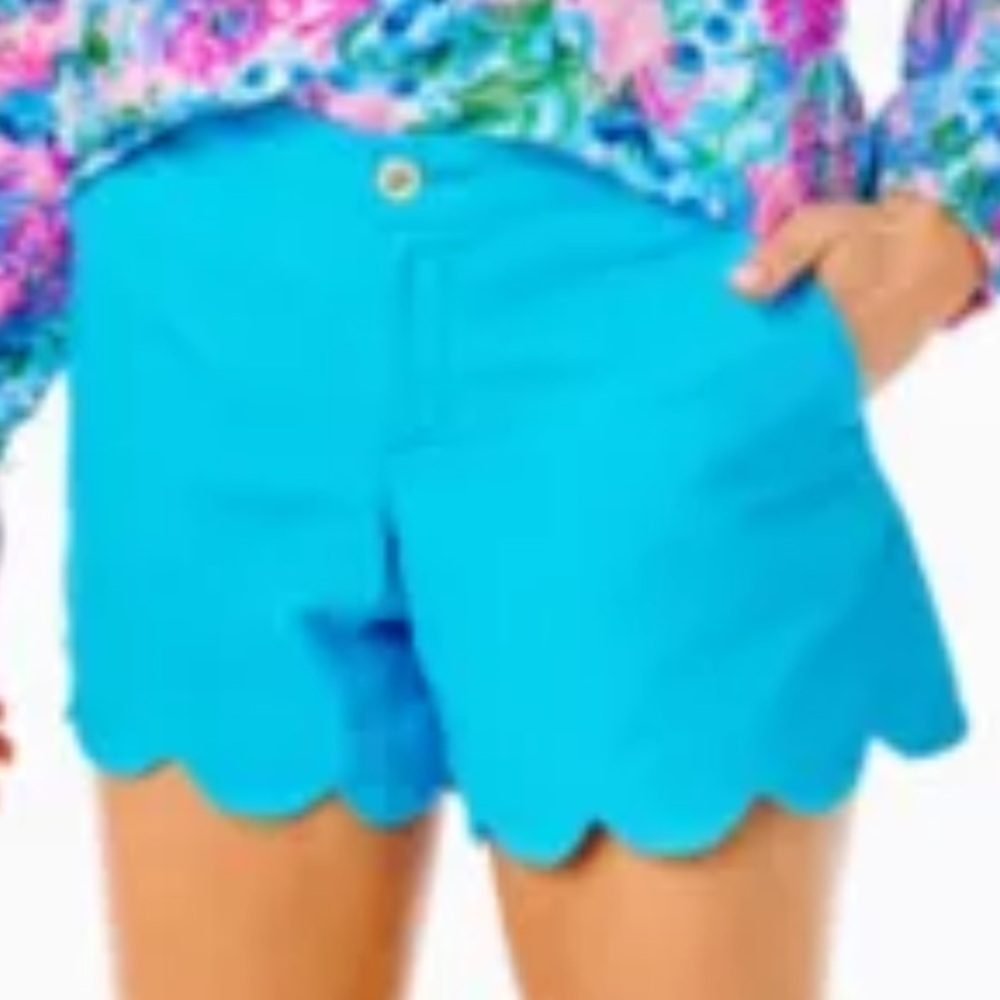 Lilly Pulitzer Buttercup Scallop Hem Short 5” Cumulus Blue, Size 14- Like NEW!
